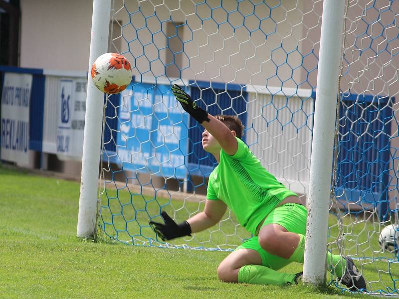 Fotbalový přátelský zápas, starší žáci, kategorie U14: FK Čáslav - MFK Chrudim 1:6 (1:2).