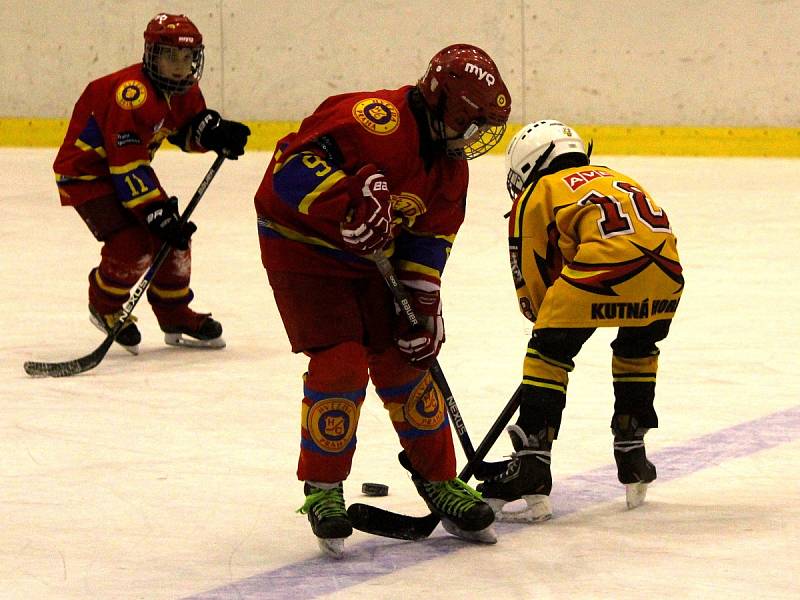 Hokejové mistrovské utkání krajské ligy mladších žáků: SK Sršni Kutná Hora - HC Hvězda Praha 3:20 (1:6, 1:3, 1:11).