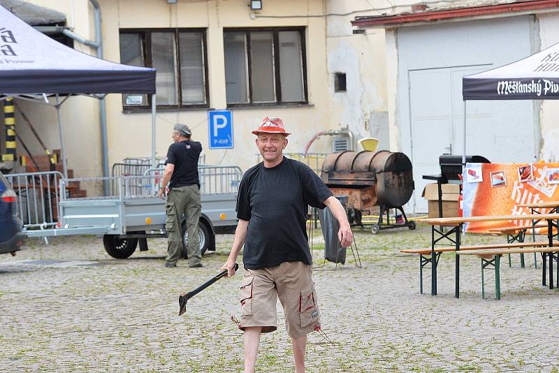 Z Rockového vítání prázdnin ve dvoře Měšťanského pivovaru v Kutné Hoře.