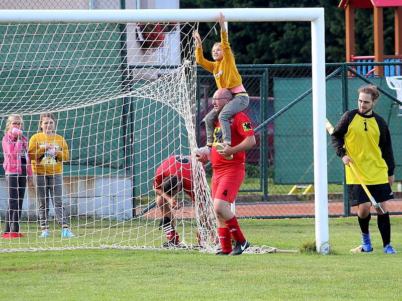 Fotbalová III. třída: TJ Sokol Červené Janovice - FC Bílé Podolí B 2:3 (1:1).