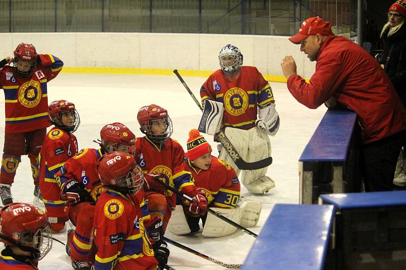 Hokejové mistrovské utkání krajské ligy mladších žáků: SK Sršni Kutná Hora - HC Hvězda Praha 3:20 (1:6, 1:3, 1:11).