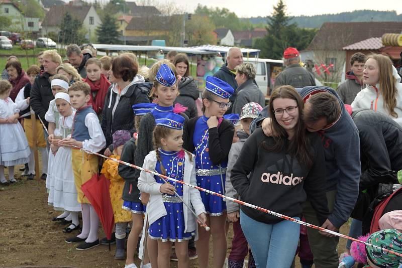 Z pálení čarodějnic ve Zbraslavicích.