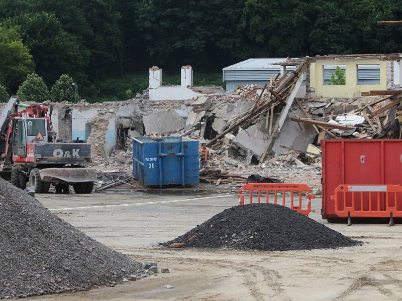 Demolice bývalé budovy ČSAD pokračuje