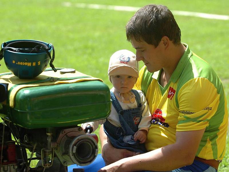 Sbory dobrovolných hasičů se utkaly v požárním sportu v sobotu na Močovické proudnici.