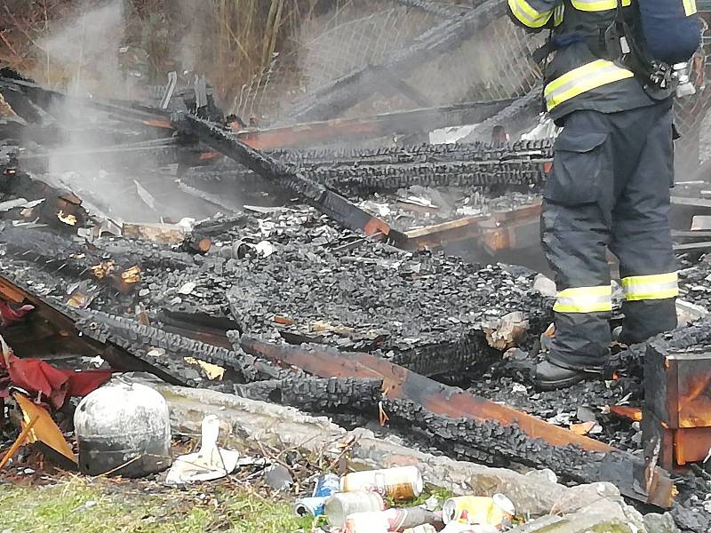 U požáru zasahovali také dobrovolní hasiči z Nových Dvorů.