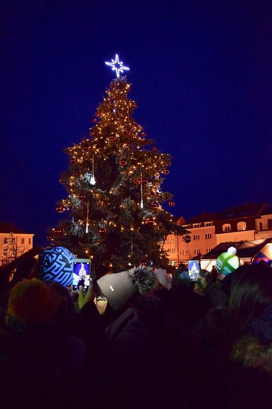 Z rozsvícení vánočního stromu na náměstí Jana Žižky z Trocnova v Čáslavi.