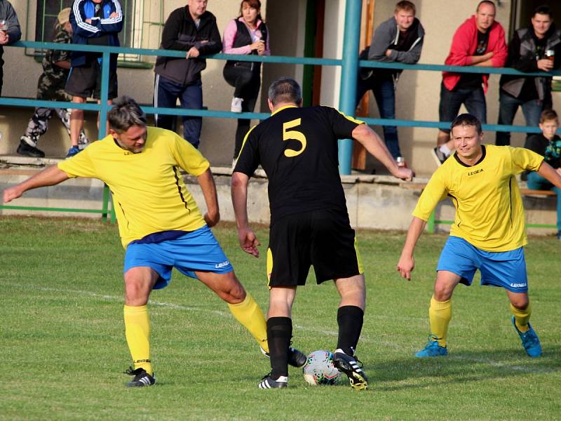 Fotbalová III. třída: TJ Sokol Vlkaneč - TJ Sokol Červené Janovice 9:0 (4:0).