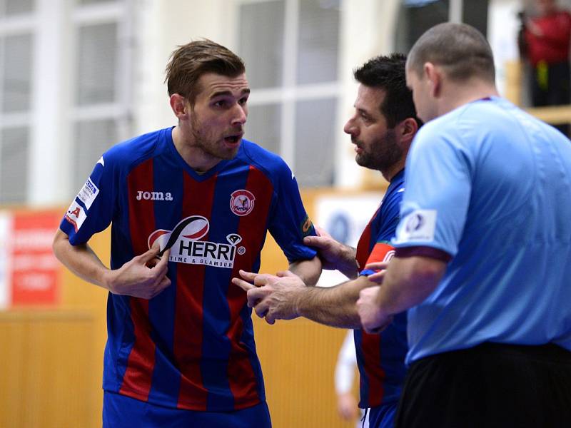 10. kolo CHANCE futsal ligy: Benago Zruč n. S. - Mados MT Hr. Králové 6:2.