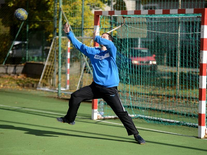 Kutnohorští házenkáři porazili Lokomotivu Vršovice, 13. října 2013.