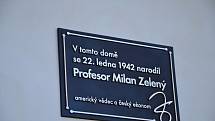 V Kluckých Chvalovicích odhalili pamětní desku profesora Milana Zeleného.