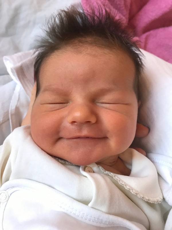 Eva Šímová přišla na svět 13. října 2019 v 19.45 hodin v čáslavské porodnici. Pyšnil se mírami 3820 gramů a 51 centimetrů. Domů do Žlebů si ji odvezli maminka Pavlína, tatínek Martin a tříletý bráška Fanoušek.