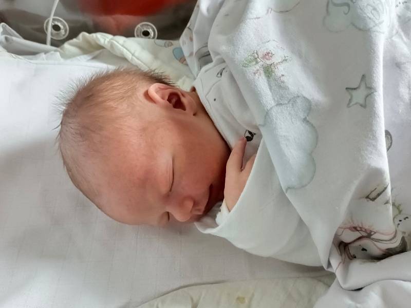 Vít Lebduška se narodil 18. září 2022 ve 14.42 hodin v Čáslavi. Po porodu vážil 3600 gramů a měřil 50 centimetrů. Doma ve Žlebech dělá radost mamince Adéle, tatínkovi Jiřímu a pětiletému bráškovi Davídkovi.