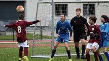 Z přátelského fotbalového zápasu: FK Čáslav dívky (starší žákyně) - FK Uhlířské Janovice (mladší žáci) 8:2 (4:0).