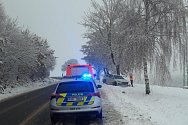 Havárie na silnici mezi obcemi Borová a Hranice 27. listopadu 2023.