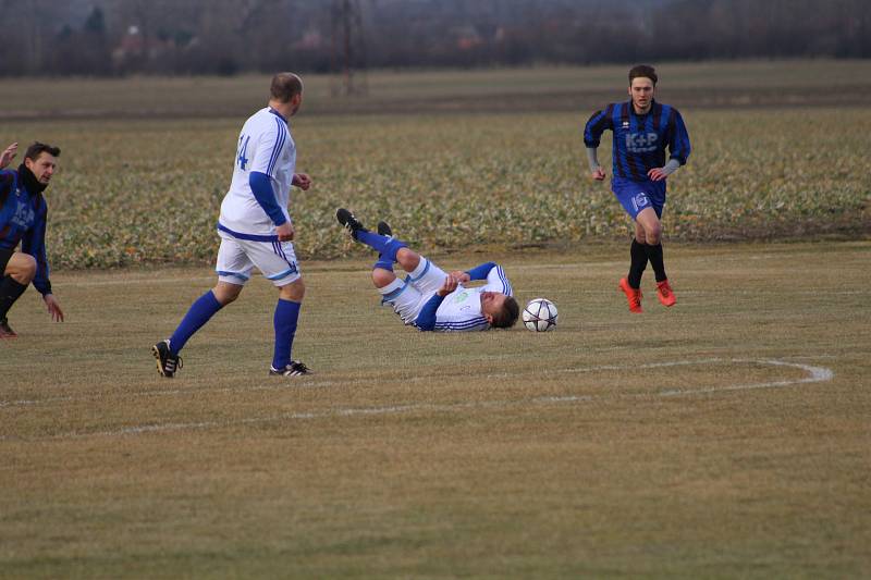 Tupadly prohrály na přírodním hřišti v Hlízově s domácím týmem 0:5.