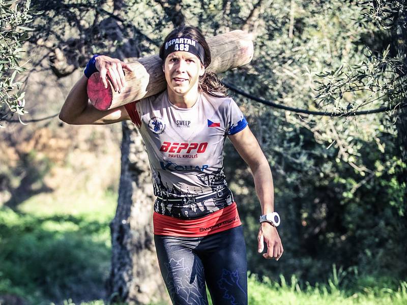 Martina Fabiánová na trati MS Spartan Trifecta 2018 v řecké Spartě.