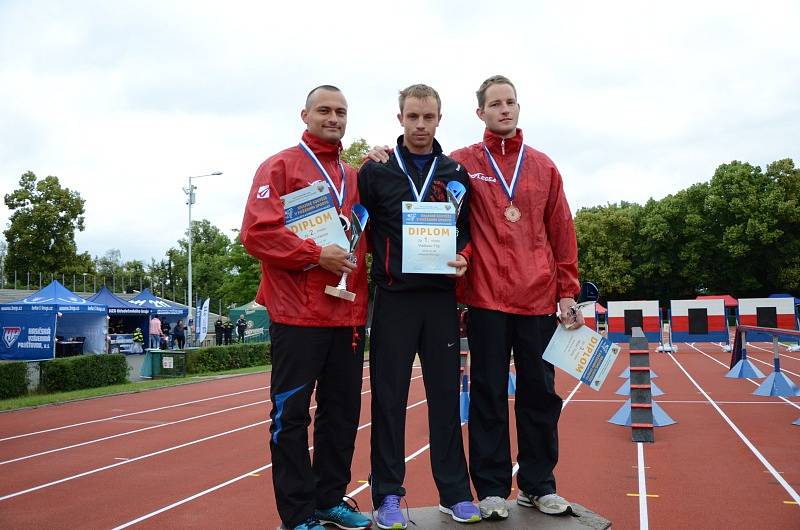 Na Městském stadionu Sletiště v Kladně se o víkendu 23. a 24. června uskutečnila hlavní část Krajské soutěže v požárním sportu profesionálních a dobrovolných hasičů.