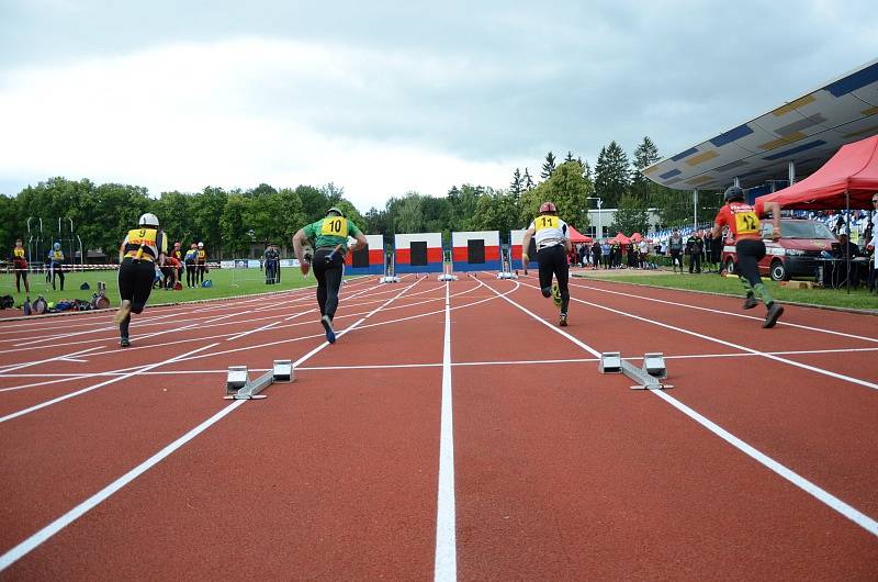 Na Městském stadionu Sletiště v Kladně se o víkendu 23. a 24. června uskutečnila hlavní část Krajské soutěže v požárním sportu profesionálních a dobrovolných hasičů.