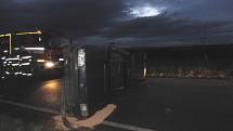 Ve čtvrtek 14. listopadu havarovala kolem sedmé hodiny ráno řidička vozidla značky Škoda Felicia na silnici číslo 338 ve směru od obce Žaky do obce Čáslav.