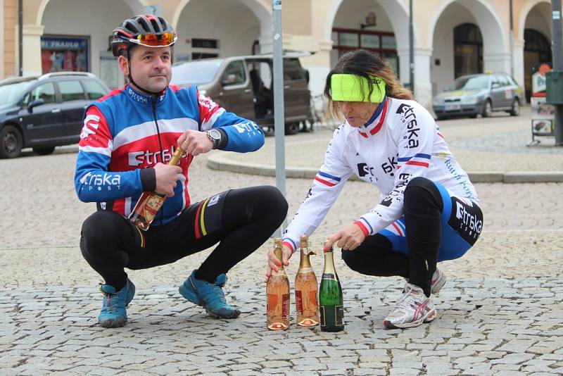 Novoroční vyjížďku z kutnohorského náměstí na Sion si cyklisté užili.