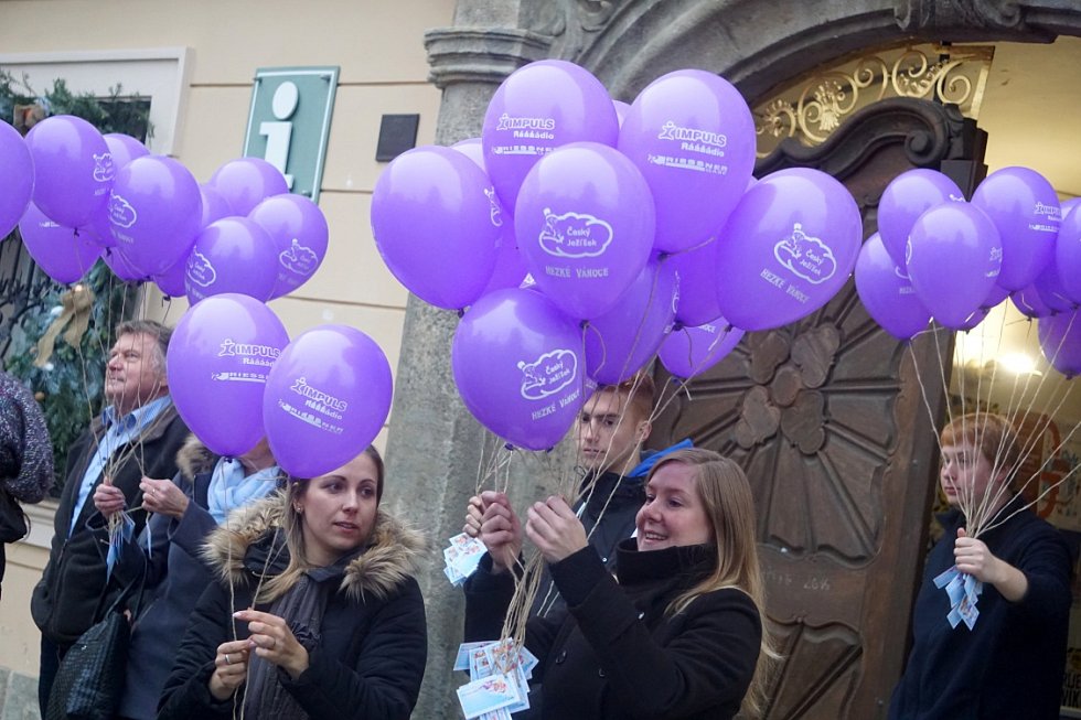 Kutnohorský deník | Vypouštění balónků s přáním k Ježíškovi | fotogalerie