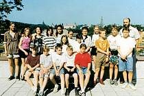 Žáci Církevního gymnázia v Kutné Hoře v roce 1994.