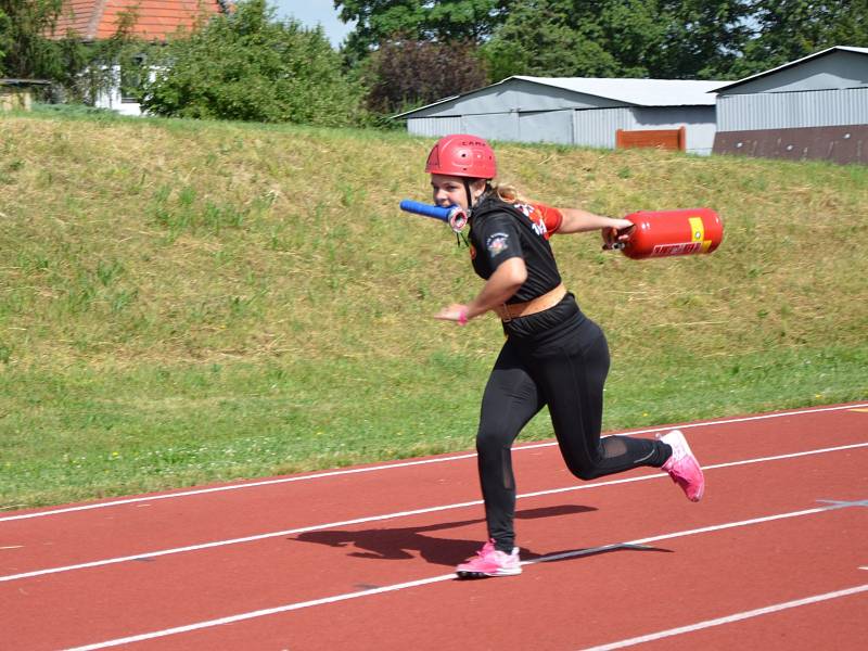 Z krajské soutěže v požárním sportu profesionálních a dobrovolných hasičů na stadionu Olympia v Kutné Hoře.