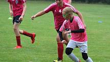 Z fotbalového mistrovského turnaje starších přípravek v Záboří nad Labem: FK Čáslav dívky - TJ Sokol Červené Janovice 10:1.