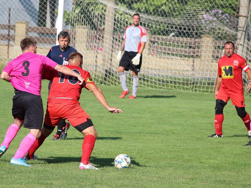 První kolo Poháru Okresního fotbalového svazu Kutná Hora: TJ Sokol Červené Janovice - TJ Sokol Kaňk 3:2 (3:2).