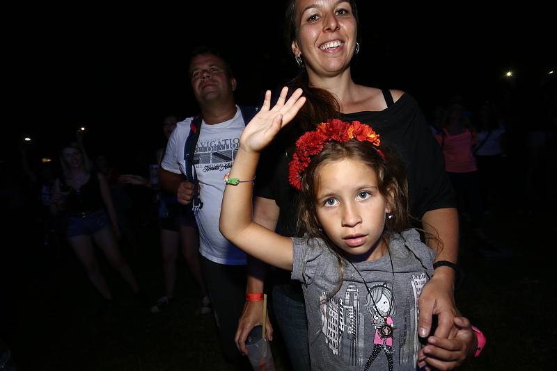 Hudební festival Česká 1 fest. V pátek jsme s redakčním objektivem navštívili koncert nové kapely "Aneta & The Soul Uncles".