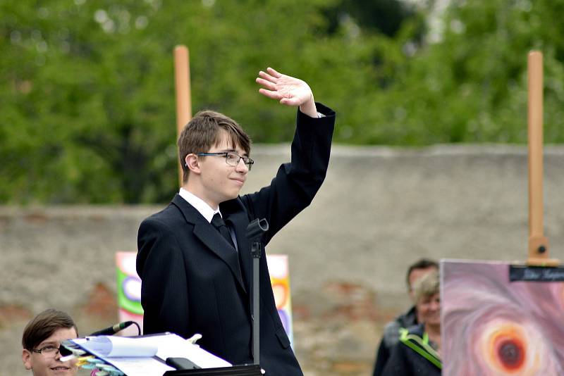 Prvomájový koncert pořádala Základní umělecká škola Uhlířské Janovice.