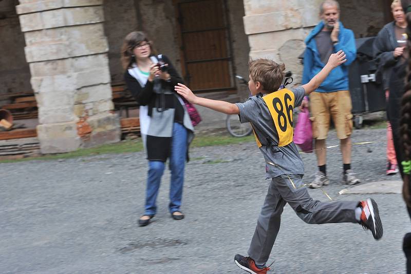 V Ratajích nad Sázavou běželi na Kamenný stůl.