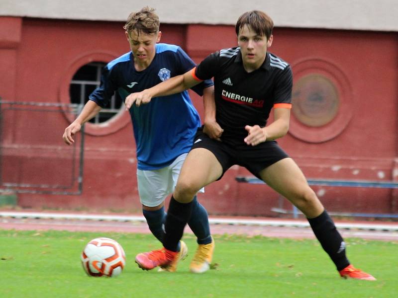 Z fotbalového přátelského zápasu starších žáků U15: FK Čáslav - SK Sparta Kolín 9:0 (3:0, 1:0, 5:0).