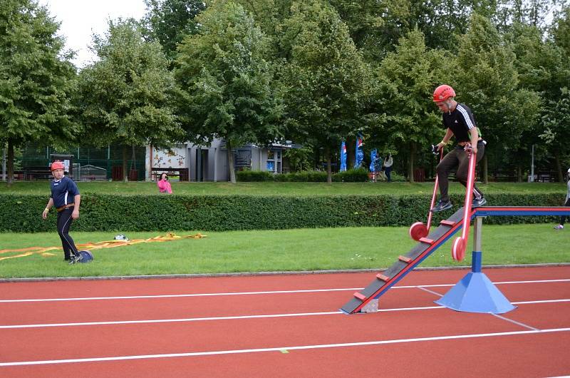 Na Městském stadionu Sletiště v Kladně se o víkendu 23. a 24. června uskutečnila hlavní část Krajské soutěže v požárním sportu profesionálních a dobrovolných hasičů.