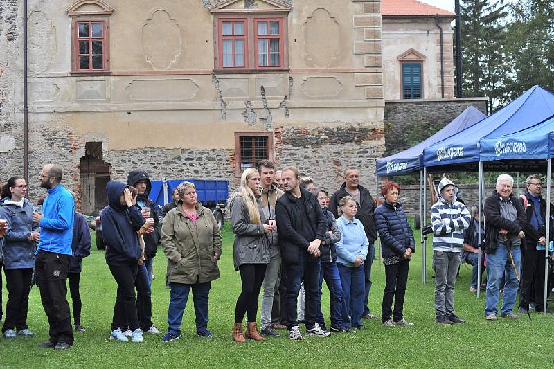 Závody v hodu oboustrannou sekerou v Ratajích nad Sázavou