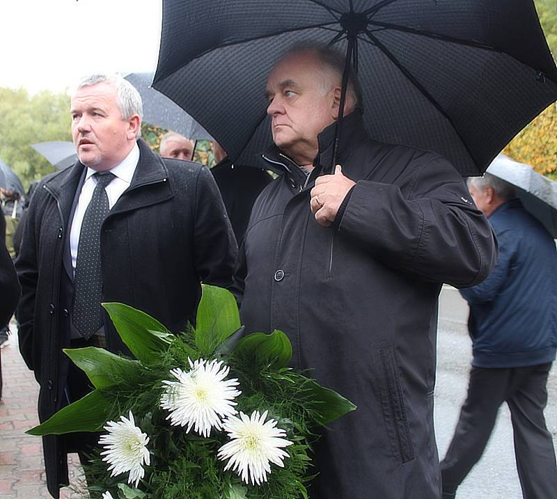 Lékaři ve Žlebech symbolicky pohřbili české ambulantní lékařství.