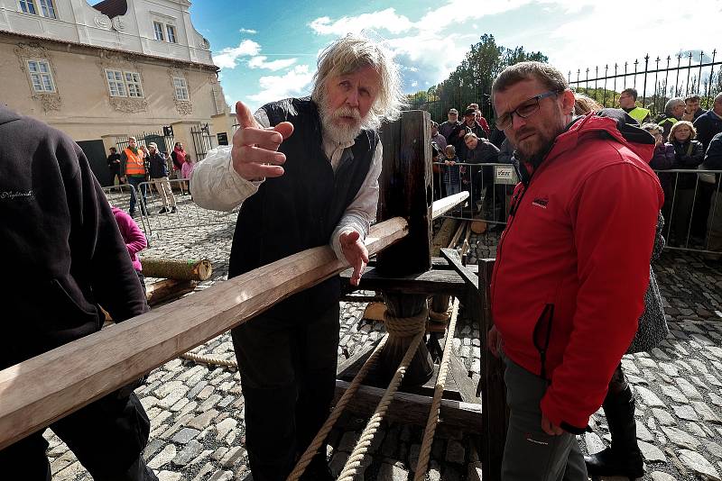 Po tři čtvrtě století je ve zvonici kostela sv. Jakuba znovu zvon.