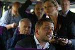 Netradiční předvolební debata Deníku: s politiky na cestě autobusem.