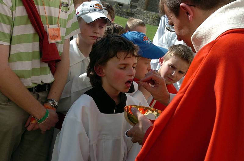 Mše na zahradě kláštera svaté Voršily