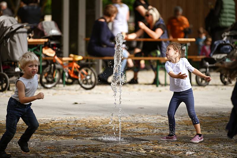 Park pod Vlašským dvorem se dočkal slavnostního otevření.