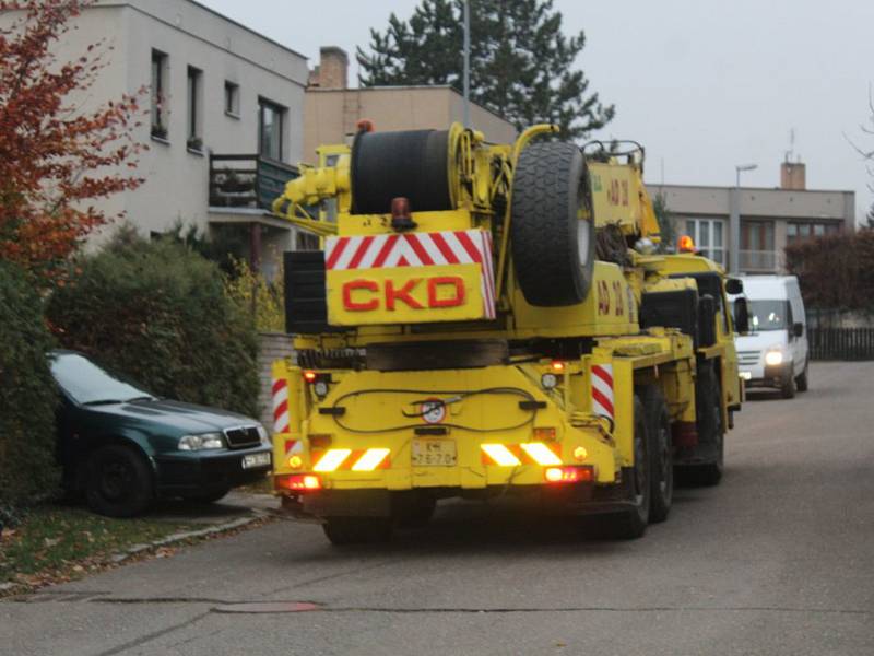 Cesta vánočního stromu ze Žižkova na Palackého náměstí v Kutné Hoře.