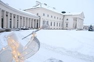 Zasněžený zámek Kačina, prosinec 2023