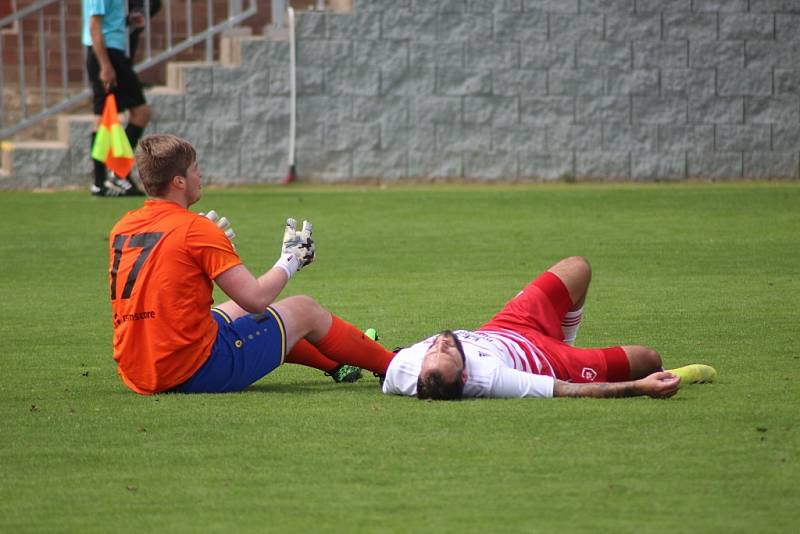 Z divizního fotbalového utkání Kutná Hora - Tochovice (2:2)