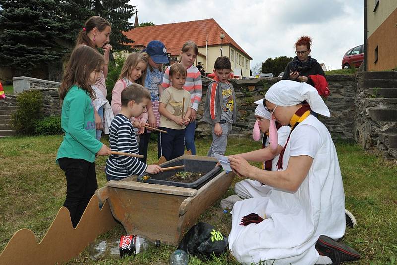 Děti zahlédly v Kácově i Macha a Šebestovou.