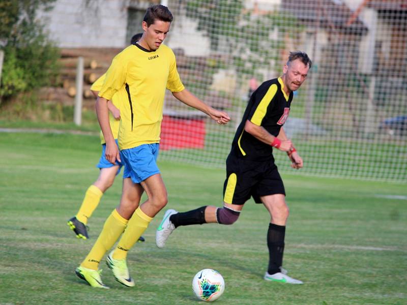 Fotbalová III. třída: TJ Sokol Vlkaneč - TJ Sokol Červené Janovice 9:0 (4:0).