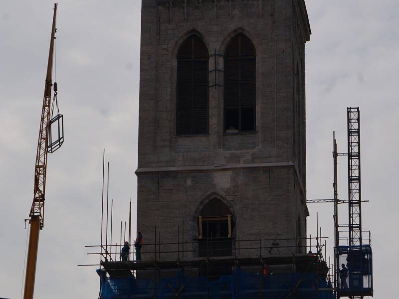 Instalace hodin na věž kostela sv. Jakuba