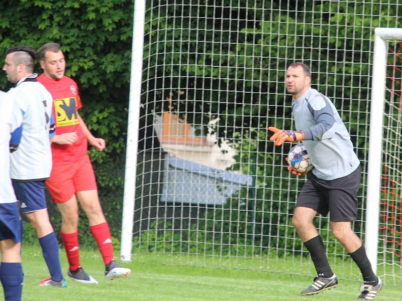 Letní liga Pivovaru Kutná Hora: TJ Viktoria Sedlec - TJ Sokol Červené Janovice 3:4 (0:2).