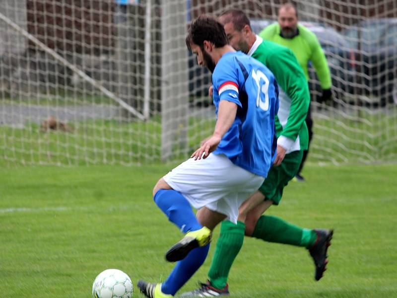 Fotbalová III. třída: TJ Sokol Červené Janovice - FC Bílé Podolí B 1:2 pk (0:0).