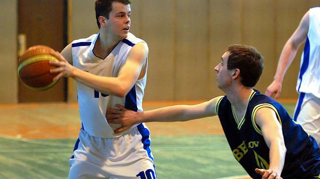 Druhý zápas basketbalového semifinále KP1: Kutná Hora - Benešov B, 11. dubna 2010.