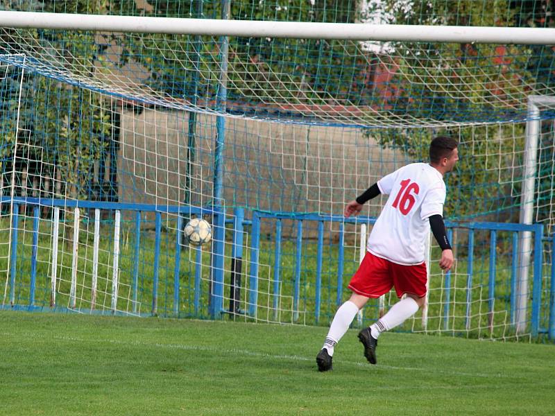 Fotbalová IV. třída, skupina B: TJ Sokol Malín B - SK Malešov B 6:4 (3:2).